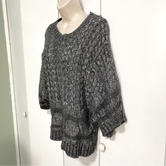 COUTURE Romeo & Juliet Gray Silver Starburst Cable Knit Sweater Womens Medium - Picture 2 of 11